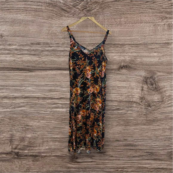 MSK brand maxi dress, size large, with a black background and a floral pattern - Picture 5 of 16